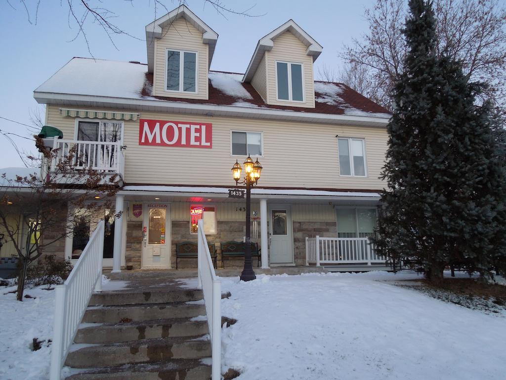 Motel Derfal Repentigny Eksteriør billede