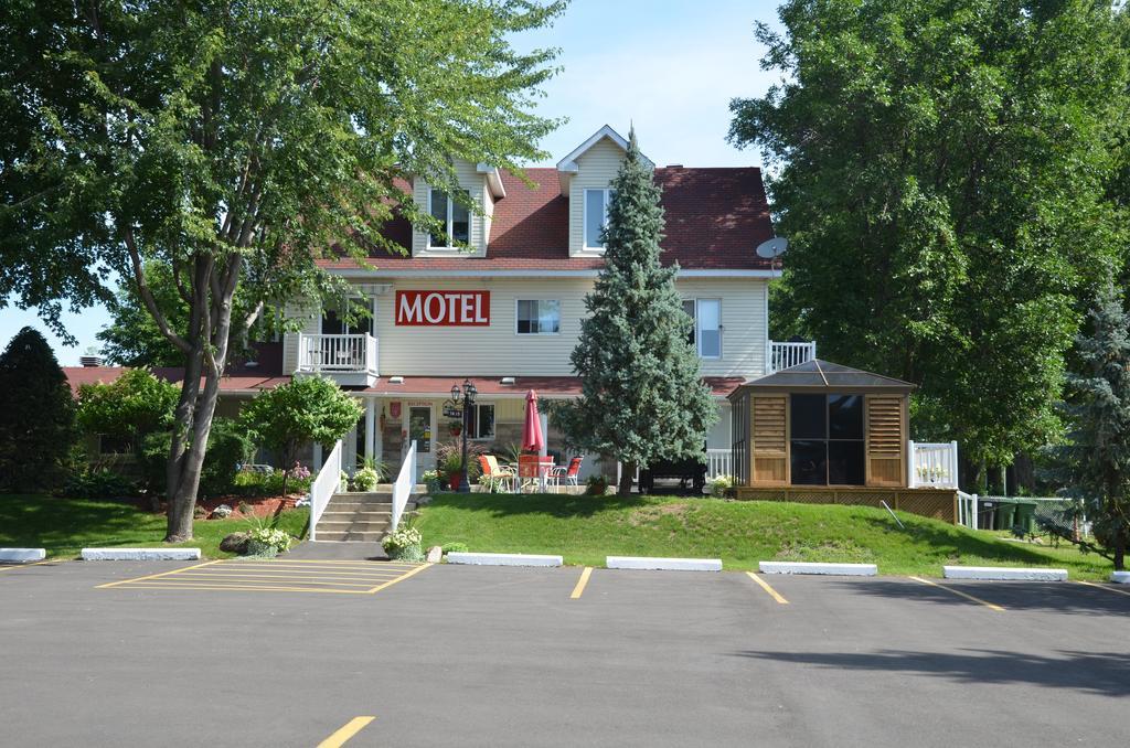 Motel Derfal Repentigny Eksteriør billede