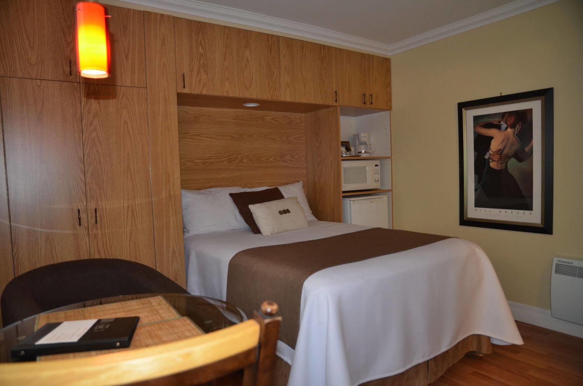 Motel Derfal Repentigny Eksteriør billede