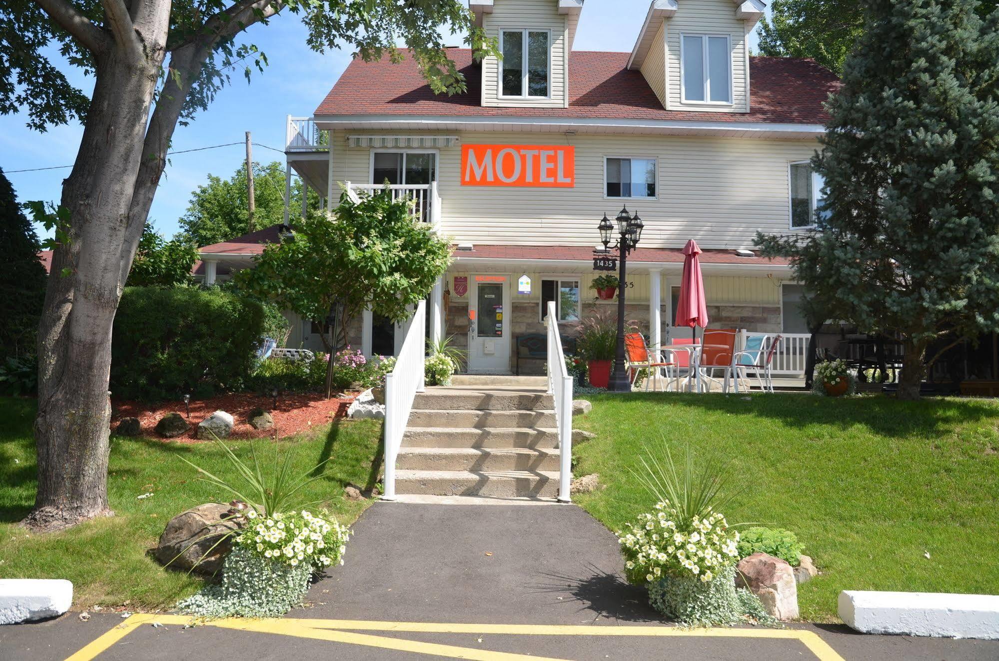 Motel Derfal Repentigny Eksteriør billede